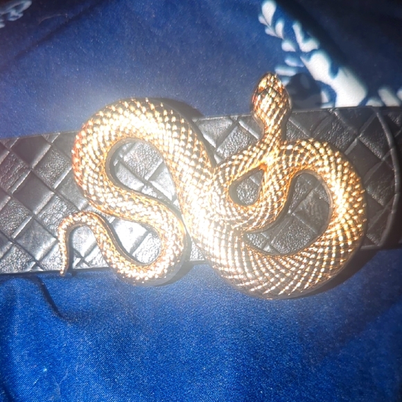 Gold Snake Buckle on Black Quilted Belt - Picture 1 of 2